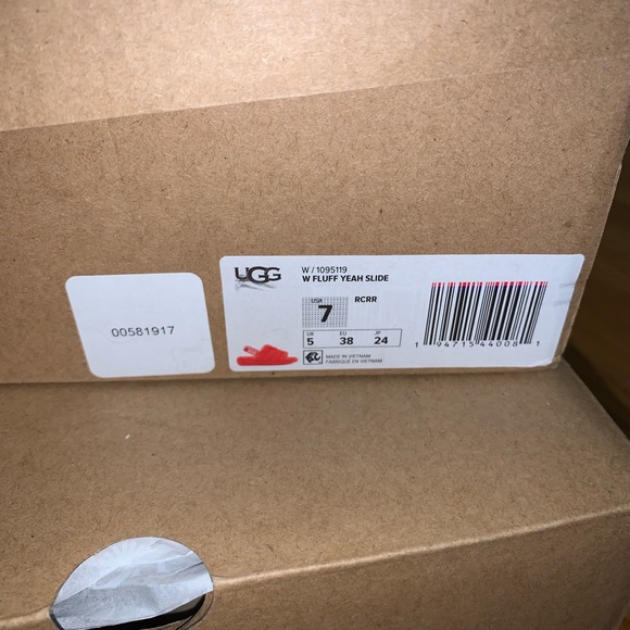 Ugg Fluff Yeah Slide- Bright Red, new in box never worn.. super cozy Size 7/7.5 - Picture 4 of 7